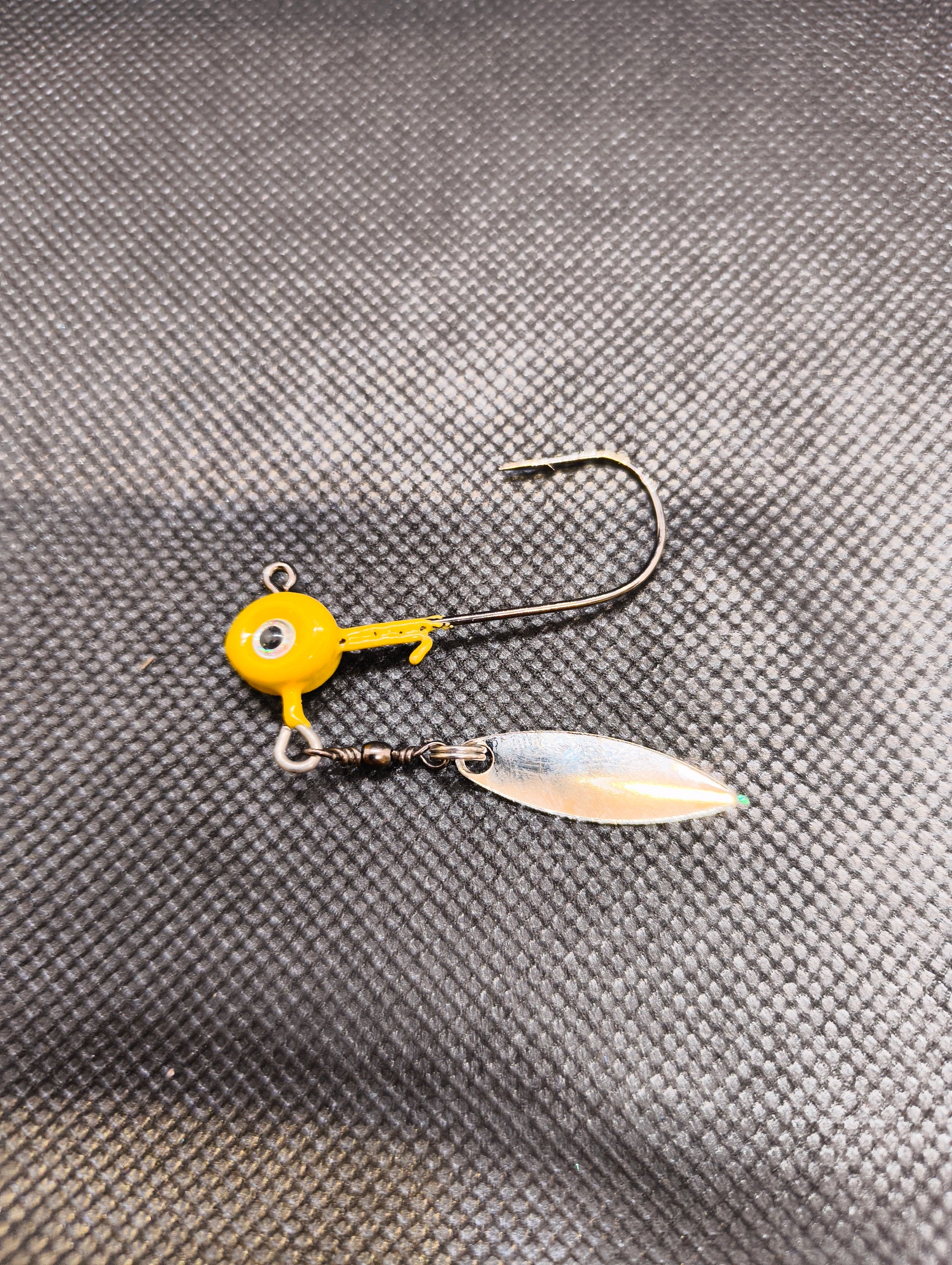Limestone Softbaits Jiggskalle underspin fishing lure with a compact design and spinning blade, suitable for freshwater and saltwater fishing.